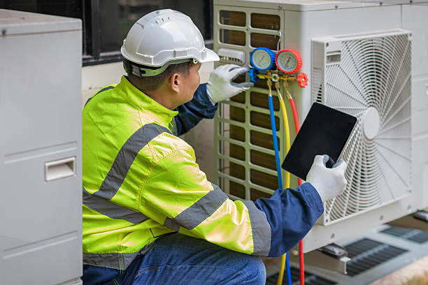 Professional Heat Pump Repair technician working in Oakton, VA